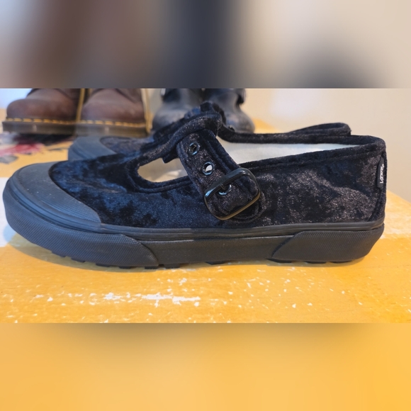 Vans Women's Black Mary Jane Velvet Loafers Size 9 - Picture 3 of 5